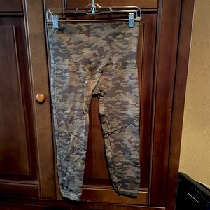 Green camo Spanx leggings  size 1x